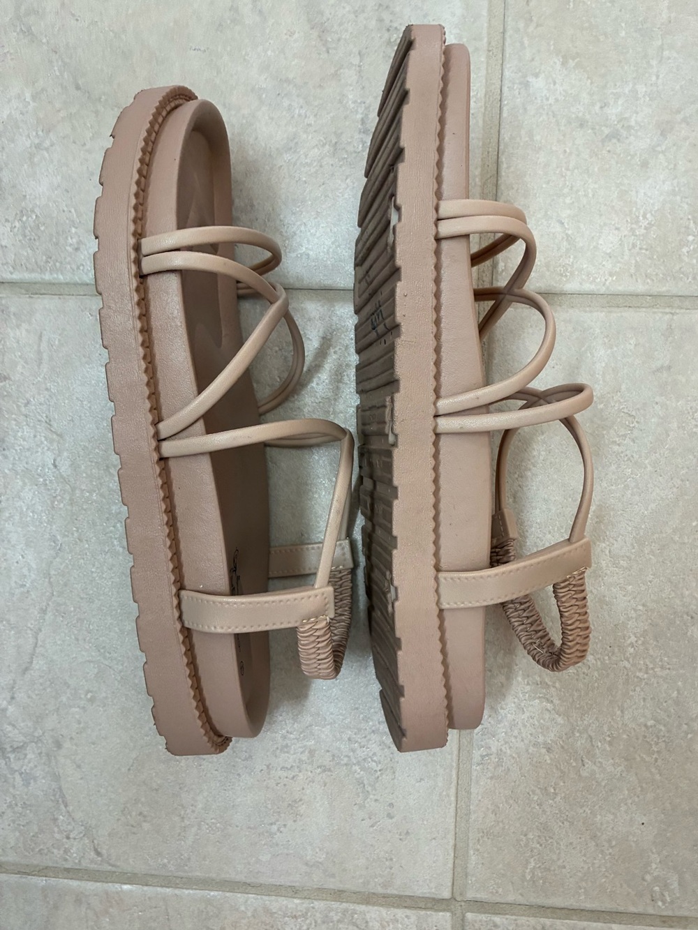 Women’s Tan Strappy Flat Sandals with Elastic Back - Picture 3 of 9